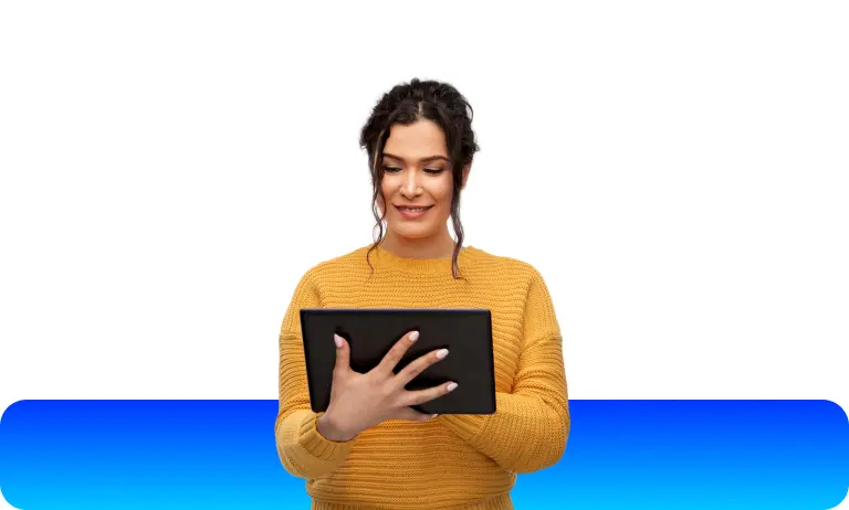 mujer con pantalla