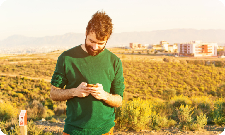 Hombre con teléfono