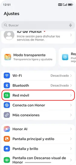 2. Dentro de Ajustes, buscar y seleccionar la opción “Red móvil”.