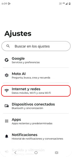 2. Dentro de Ajustes, buscar y seleccionar la opción Internet y Redes.