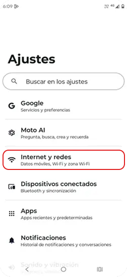 2. Dentro de Ajustes, buscar y seleccionar la opción Internet y Redes.