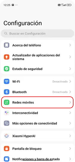 2. Dentro de Configuración, buscar y seleccionar la opción Redes móviles.