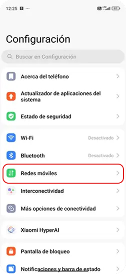 2. Dentro de Configuración, buscar y seleccionar la opción Redes móviles.